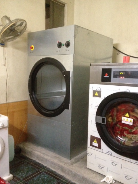 máy giặt công nghiệp cũ